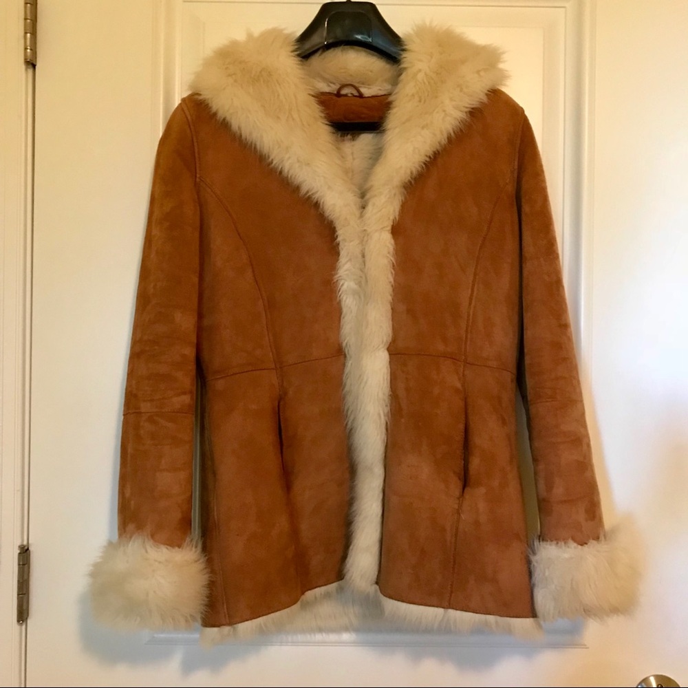 Ugg coat. Leather.